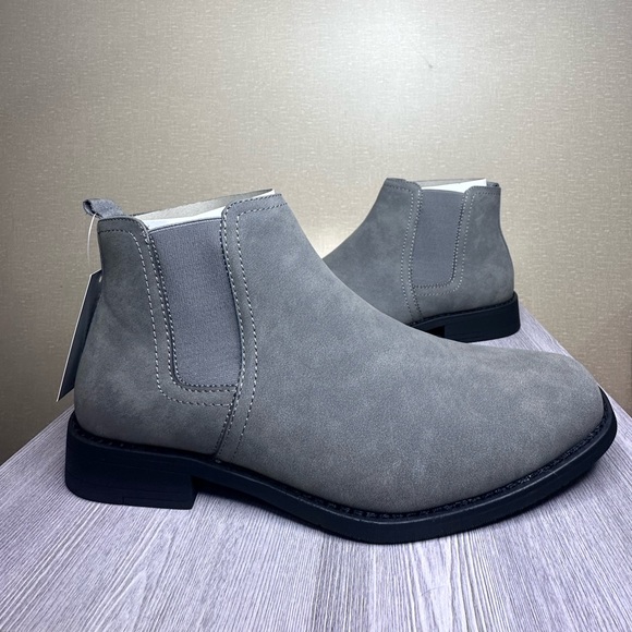 NWT - Perry Ellis Men’s - Chris - Chelsea Boot - Grey Suede - 9.5 - Picture 2 of 4